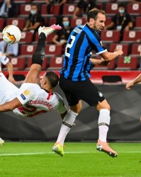  国际米兰门将低级失误导致欧联资格生变  