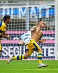  国米防线失误遭弱旅爆冷  