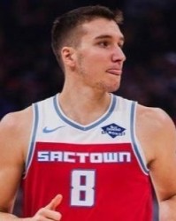  曼联争议红牌引热议，B费染红离场球队惨遭绝杀  