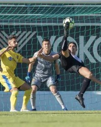  朗斯门将神勇扑点助球队零封对手  